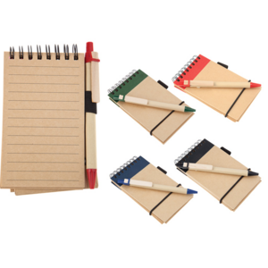 LIBOF01, Libreta de papel reciclado con 50 hojas rayadas (100 páginas), espiral metálico color negro y cinta elástica. Incluye bolígrafo de papel con clip de madera.